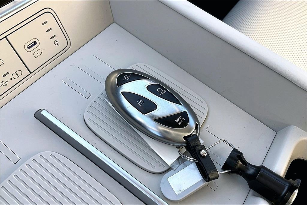 Used 2025 Hyundai Santa Fe SEL FWD image 13