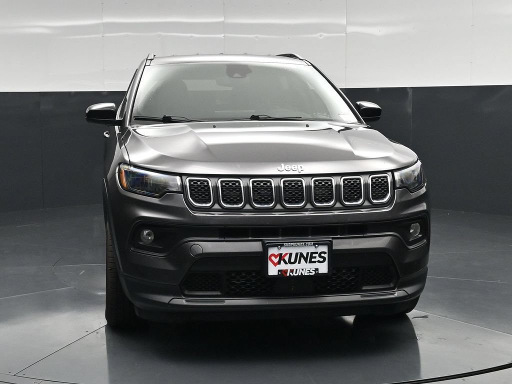Used 2024 Jeep Compass Latitude AWD/4WD image 5