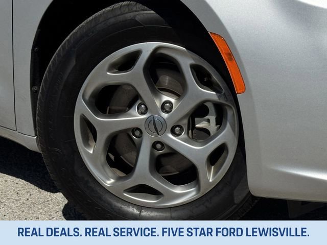 Used 2024 Chrysler Pacifica Limited image 34