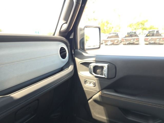 Used 2025 Jeep Wrangler Sahara w/ Safety Group AWD/4WD image 13