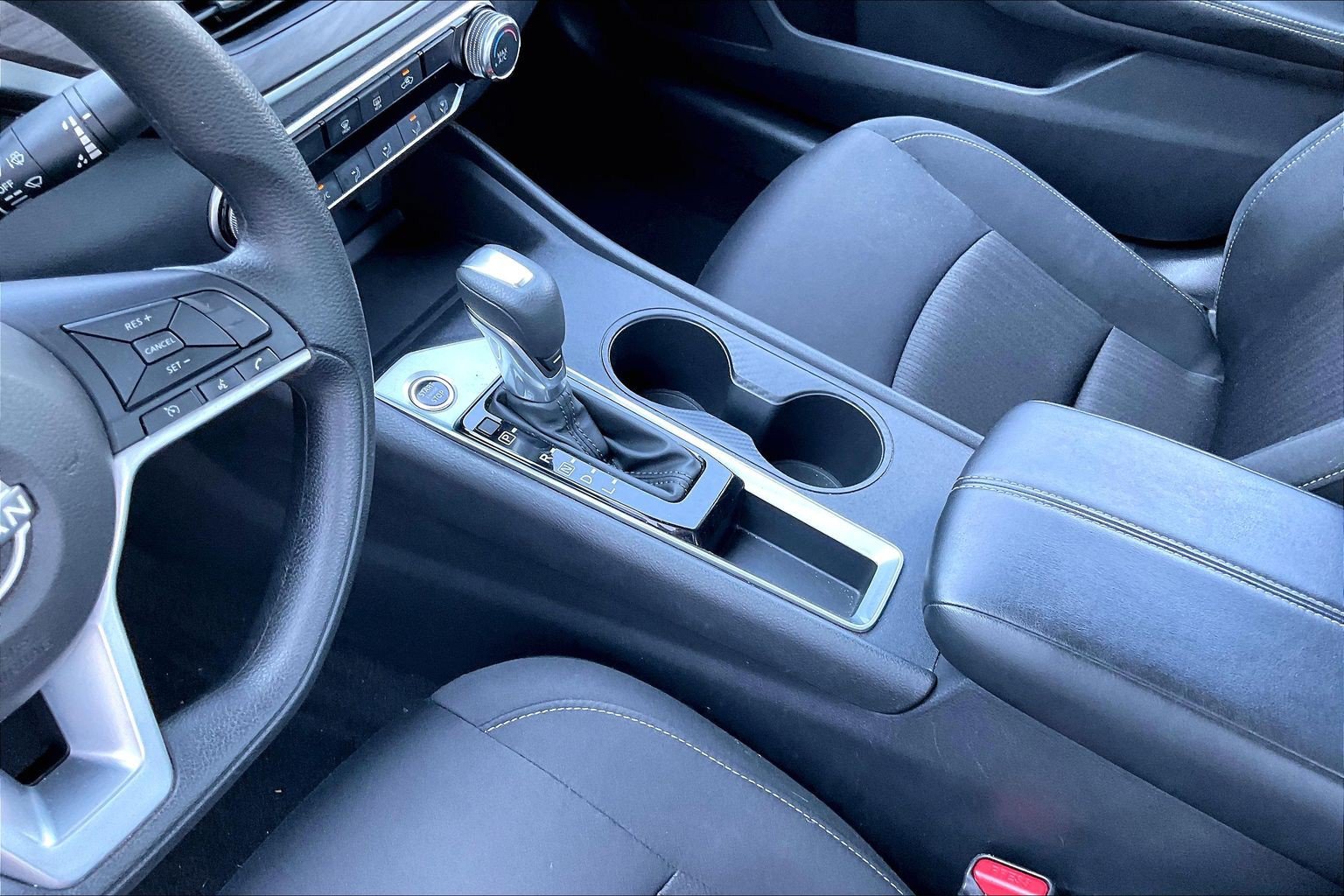 Used 2025 Nissan Altima 2.5 SV FWD image 16