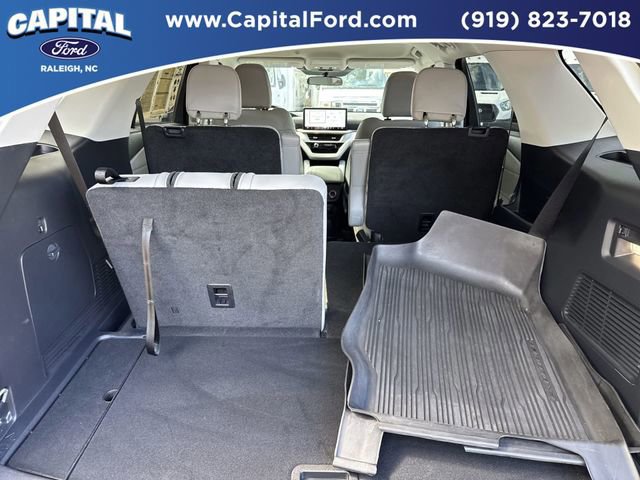 Certified 2025 Ford Explorer Active w/ Active Comfort Package AWD/4WD image 16