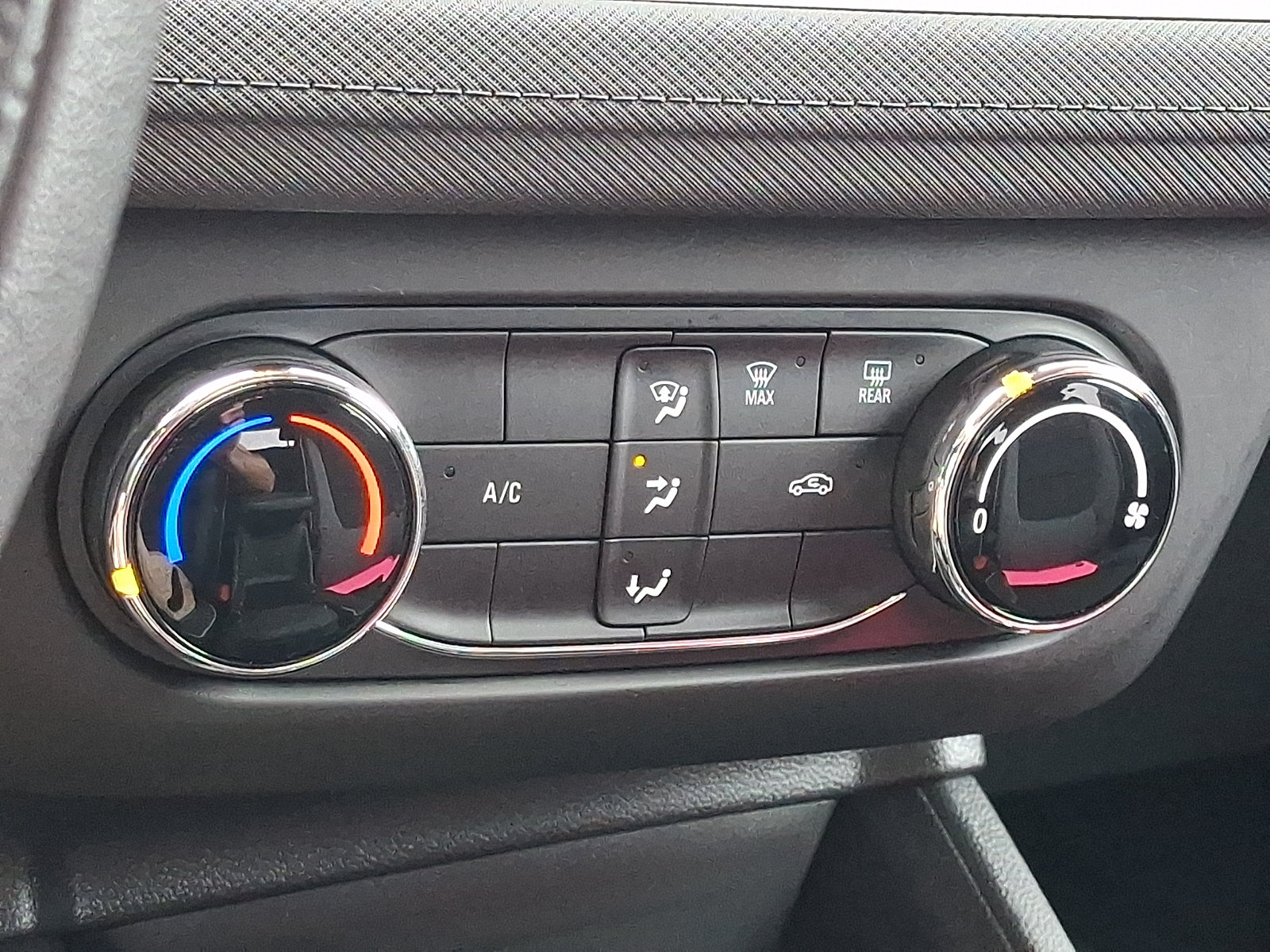 Used 2024 Chevrolet TrailBlazer LS w/ LS Convenience Package FWD image 18