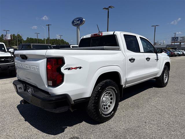 Used 2025 Chevrolet Colorado W/T w/ Advanced Trailering Package AWD/4WD image 3