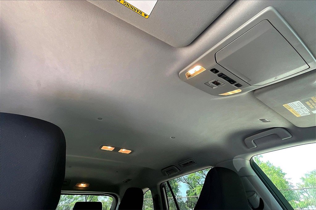 Used 2021 Toyota Highlander LE image 22