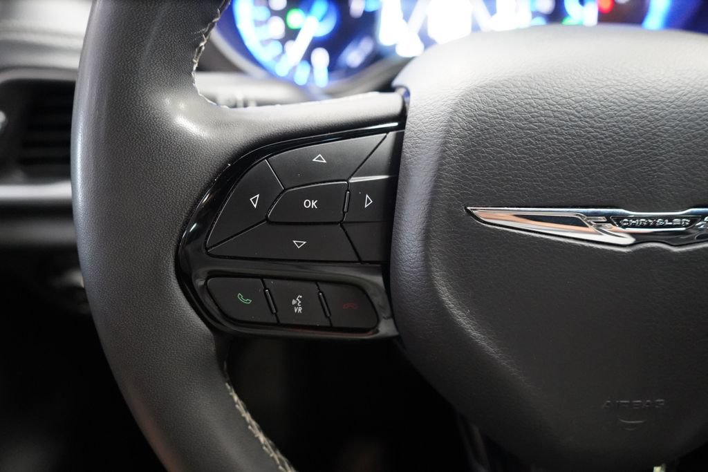 Used 2025 Chrysler Pacifica Limited FWD image 34