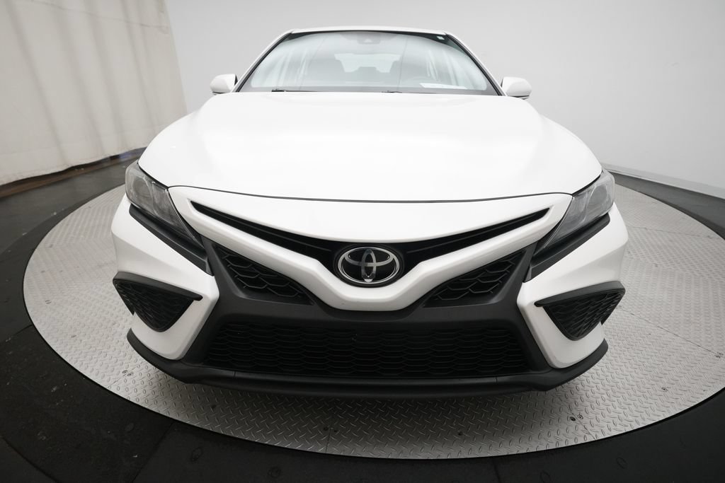 Used 2024 Toyota Camry SE AWD/4WD image 11