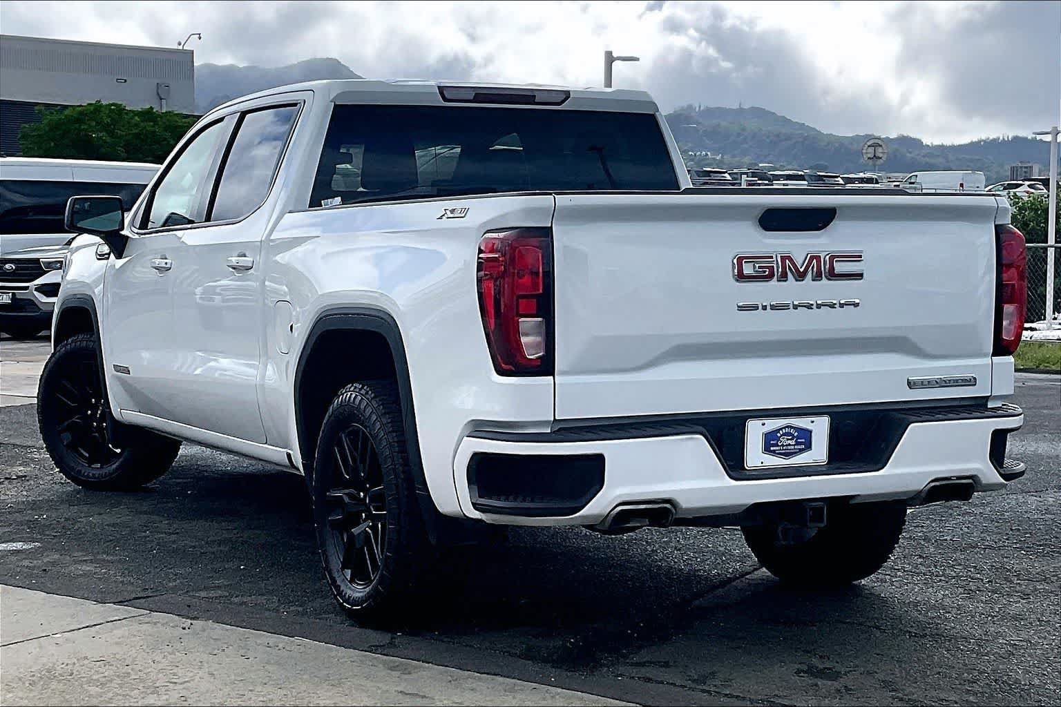 Used 2020 GMC Sierra 1500 Elevation w/ Elevation Convenience Package AWD/4WD image 4