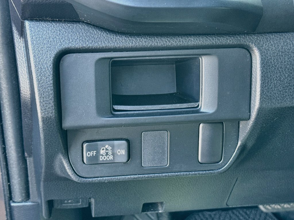 Used 2017 Toyota Tacoma SR RWD image 10