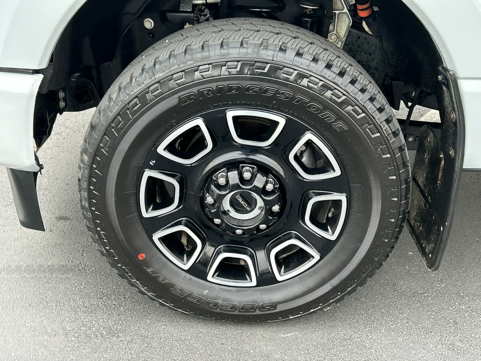 Certified 2025 Ford F350 Platinum w/ FX4 Off-Road Package image 12