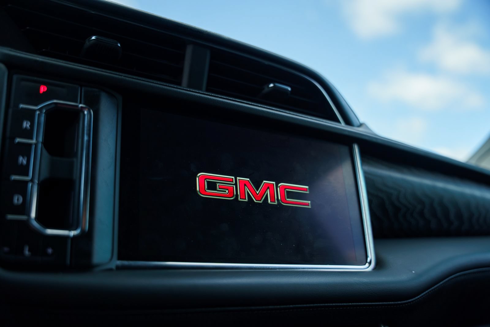 Used 2023 GMC Yukon XL Denali RWD image 41