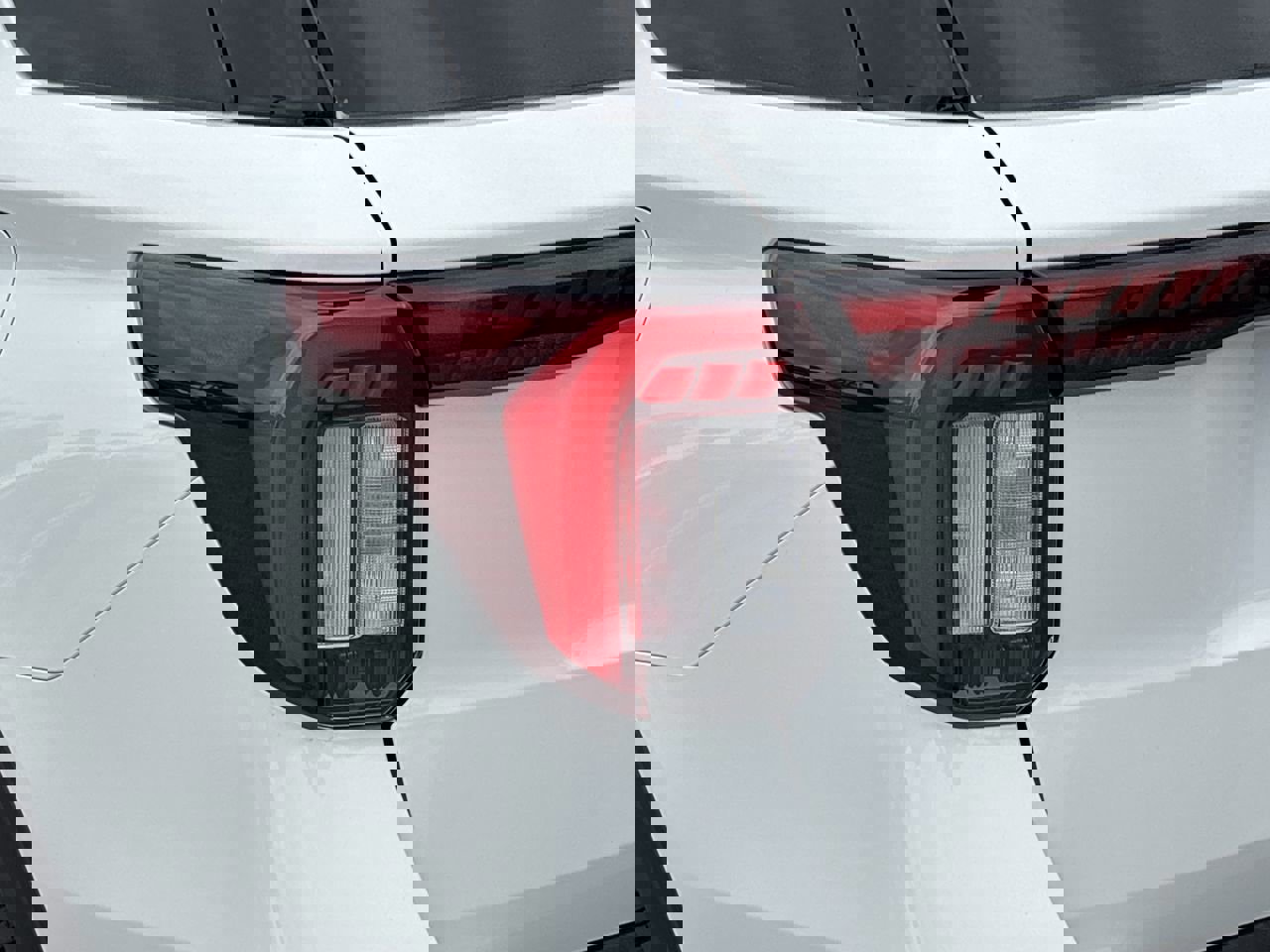 Certified 2025 Ford Explorer ST-Line w/ Premium Package image 13