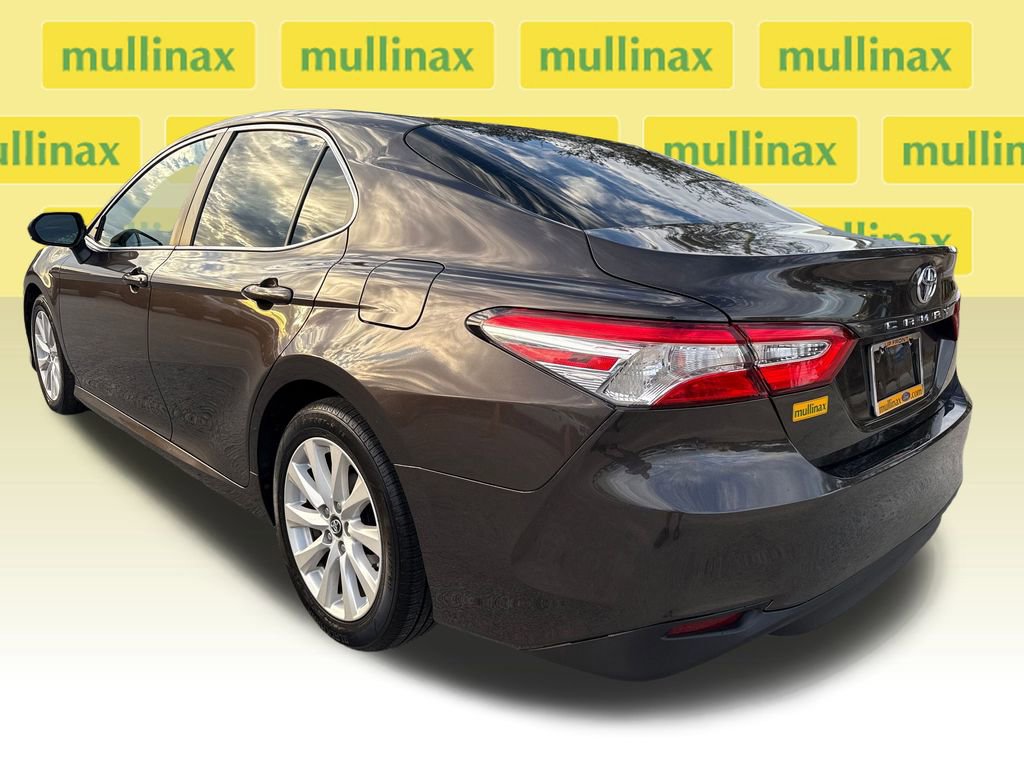 Used 2018 Toyota Camry LE image 4