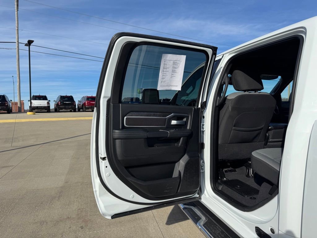 Used 2024 RAM 2500 Big Horn AWD/4WD image 31