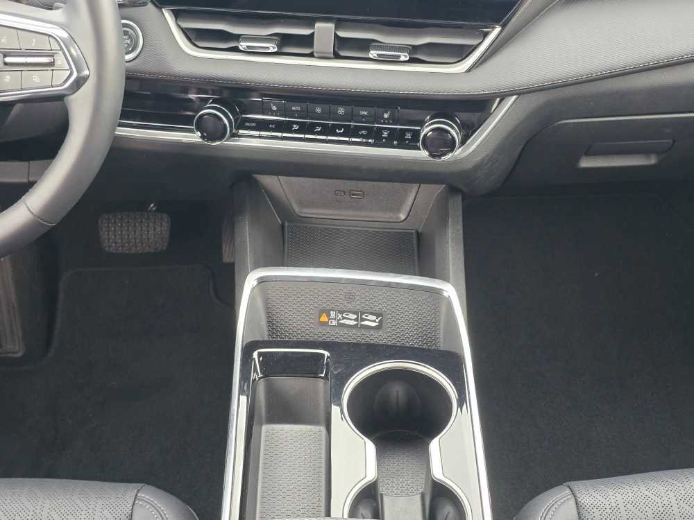 Used 2025 Chevrolet Equinox LT w/ Convenience Package II image 21