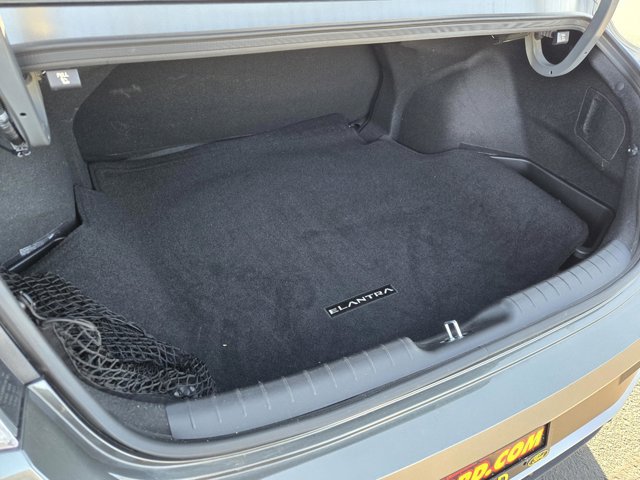 Used 2025 Hyundai Elantra SE FWD image 27
