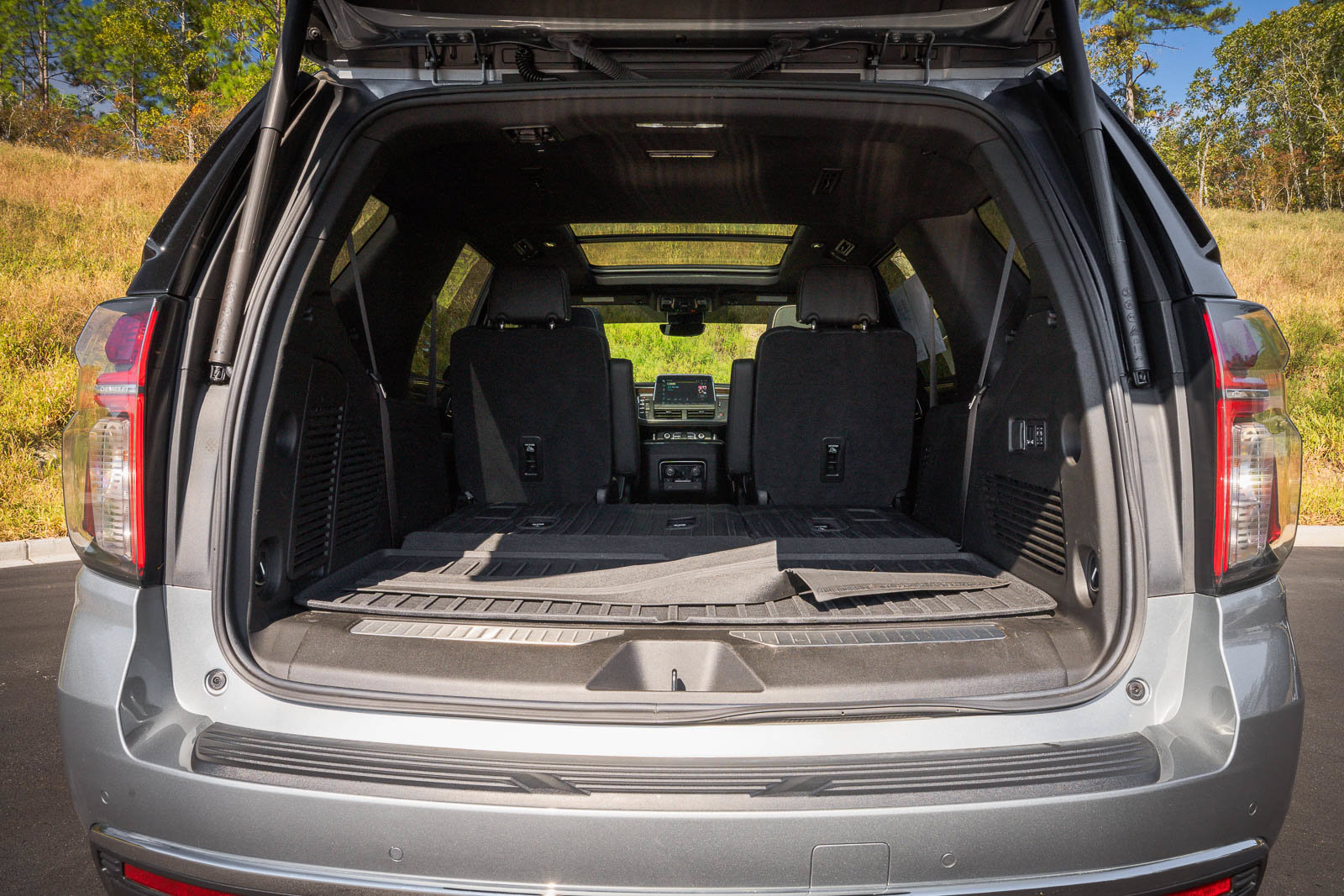 Used 2024 Chevrolet Tahoe Premier w/ Premium Package RWD image 30