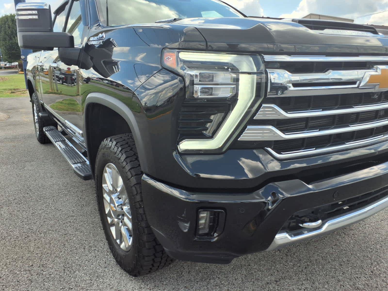 Used 2024 Chevrolet Silverado 2500 High Country w/ High Country Premium Package AWD/4WD image 25