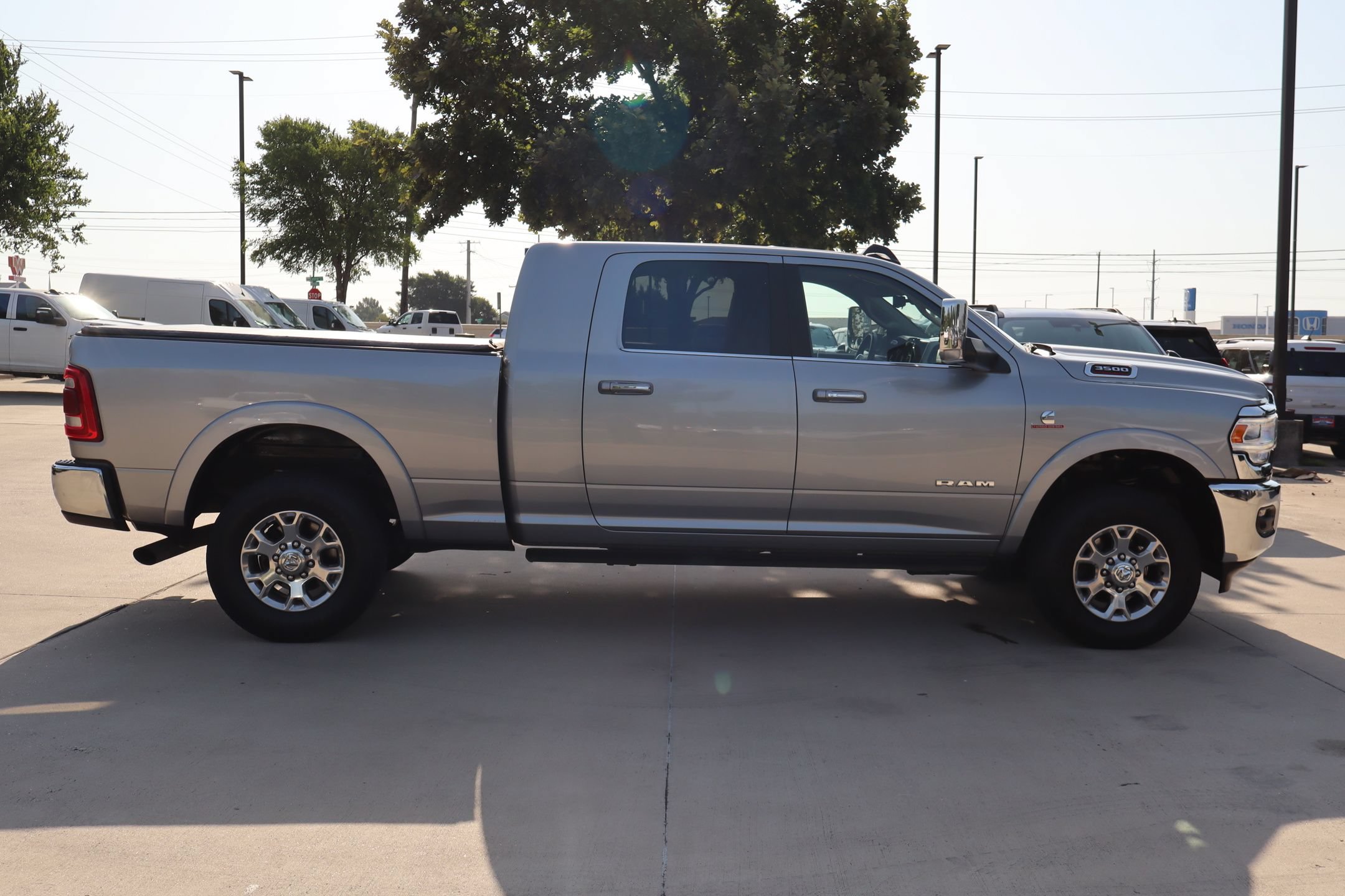 Used 2022 RAM 3500 Laramie AWD/4WD image 2