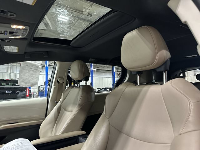 Used 2022 Toyota Sienna XLE FWD image 20