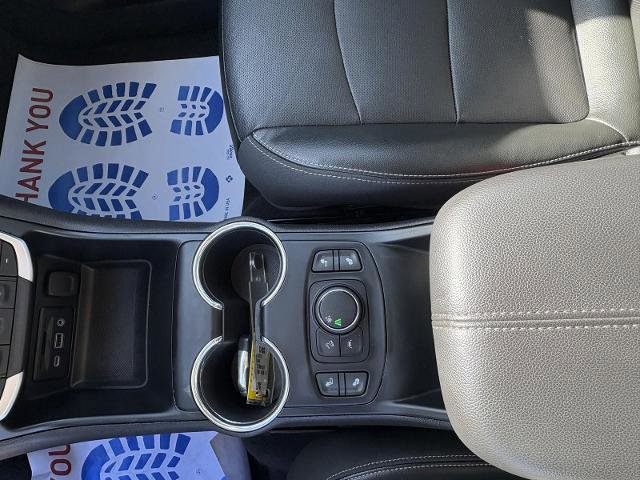 Used 2023 GMC Terrain SLT image 28