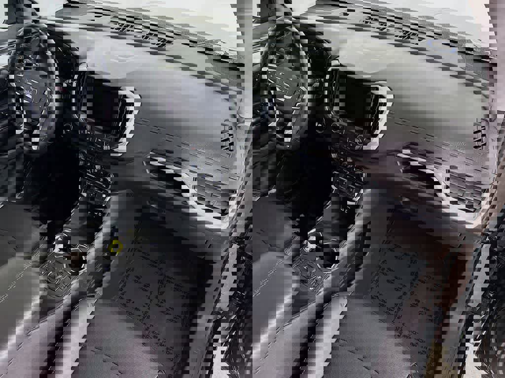 Used 2023 GMC Terrain SLT image 31