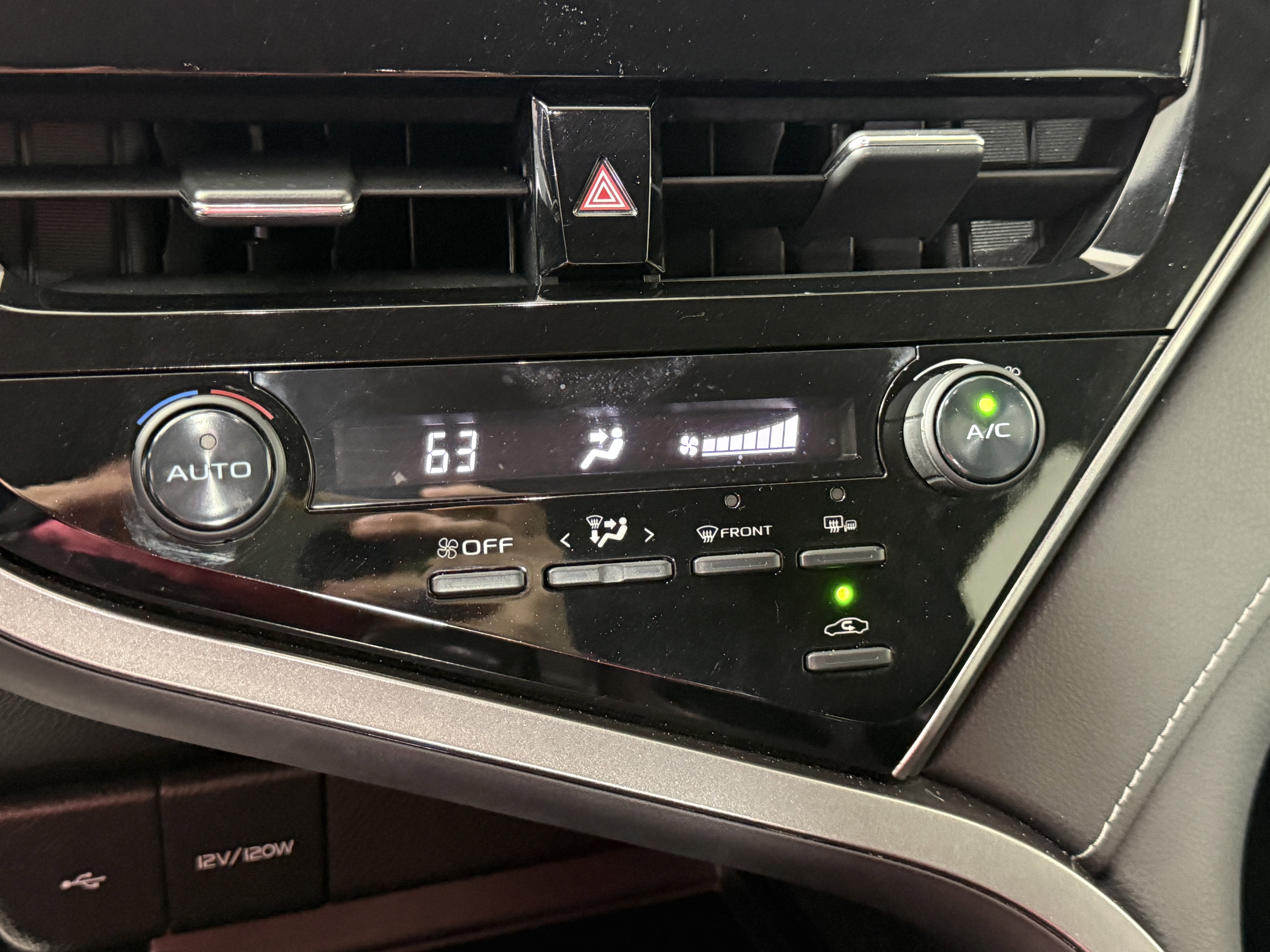 Used 2021 Toyota Camry SE w/ Convenience Package image 21