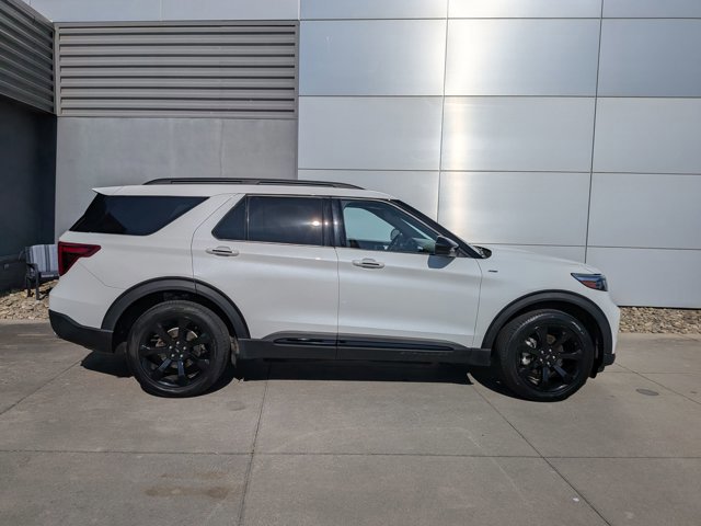Certified 2023 Ford Explorer ST-Line w/ Class IV Trailer Tow Package AWD/4WD image 3