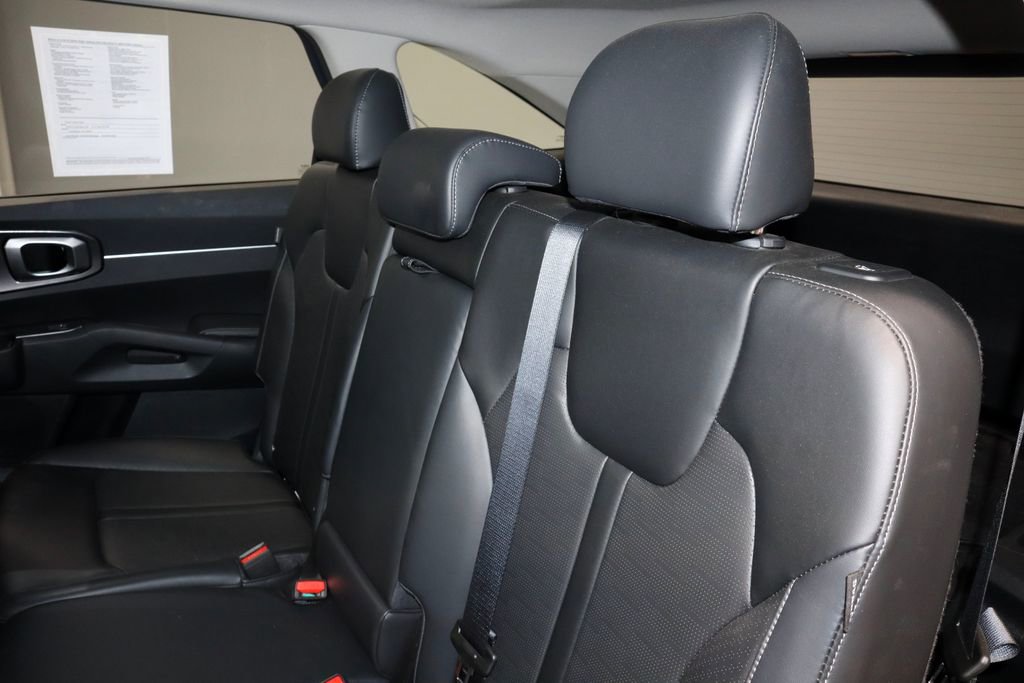 Used 2025 Kia Sorento S w/ Panoramic Sunroof Package FWD image 23