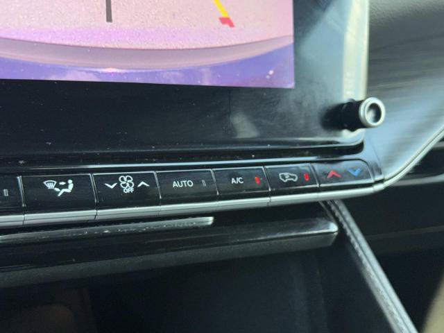 Used 2023 Jeep Wagoneer L Series II AWD/4WD image 29