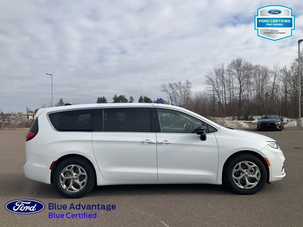 Used 2024 Chrysler Pacifica Limited image 26