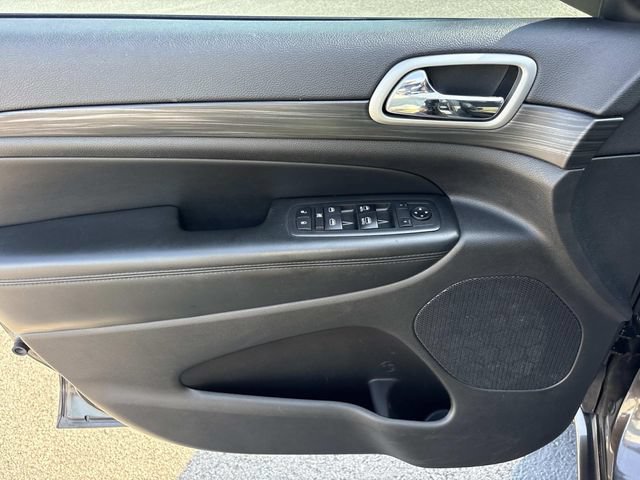 Used 2019 Jeep Grand Cherokee Altitude AWD/4WD image 23