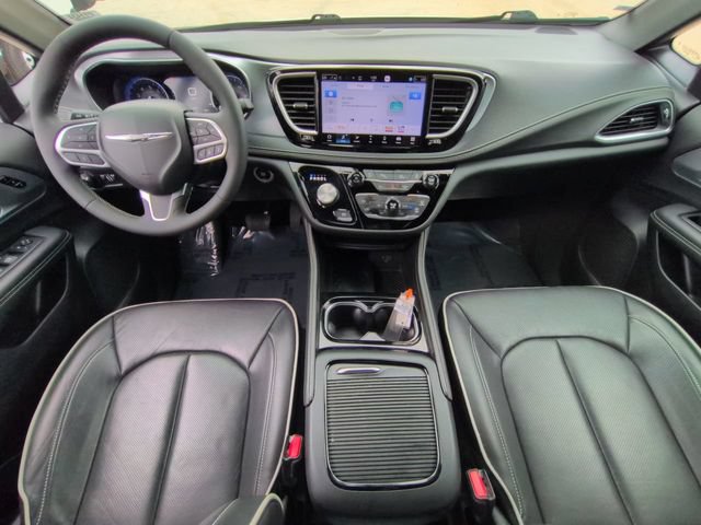 Used 2026 Chrysler Pacifica Limited FWD image 18