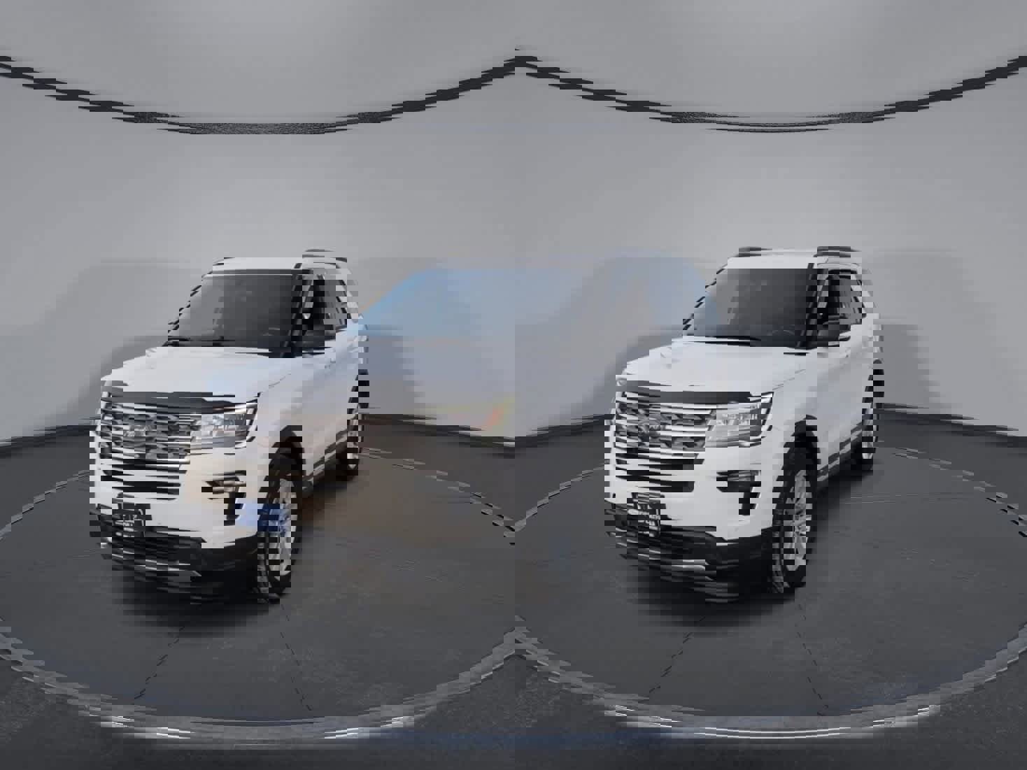 Certified 2018 Ford Explorer XLT w/ Equipment Group 202A image 3