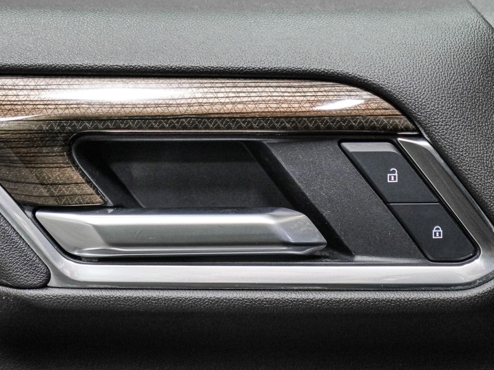 Used 2025 Chevrolet Silverado 1500 LT image 15