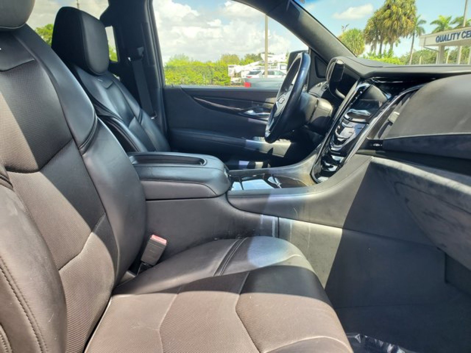 Used 2018 Cadillac Escalade Platinum RWD image 39
