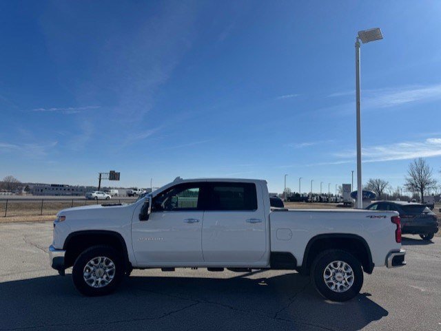 Used 2023 Chevrolet Silverado 2500 LTZ image 2