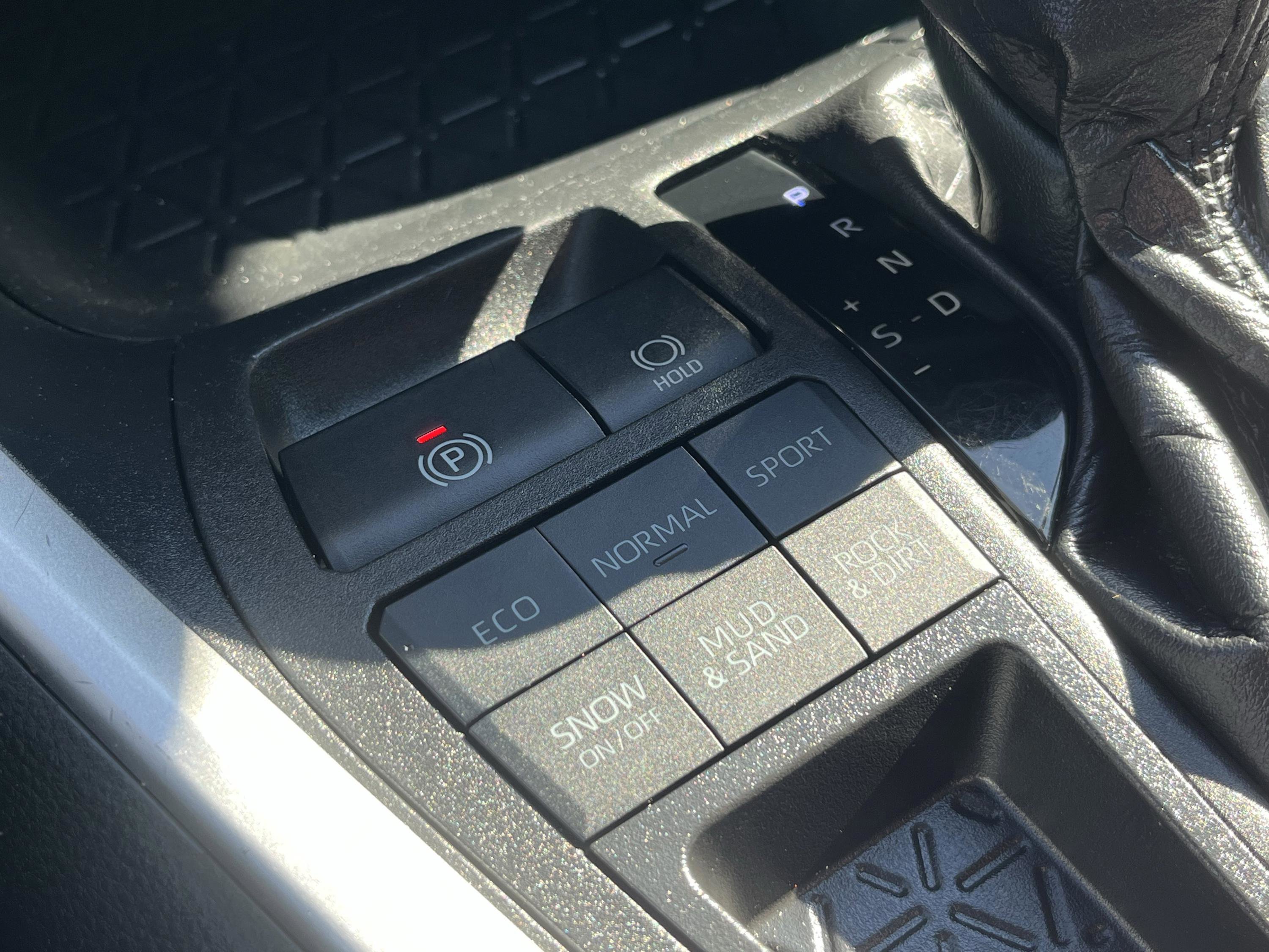 Used 2022 Toyota RAV4 XLE image 18