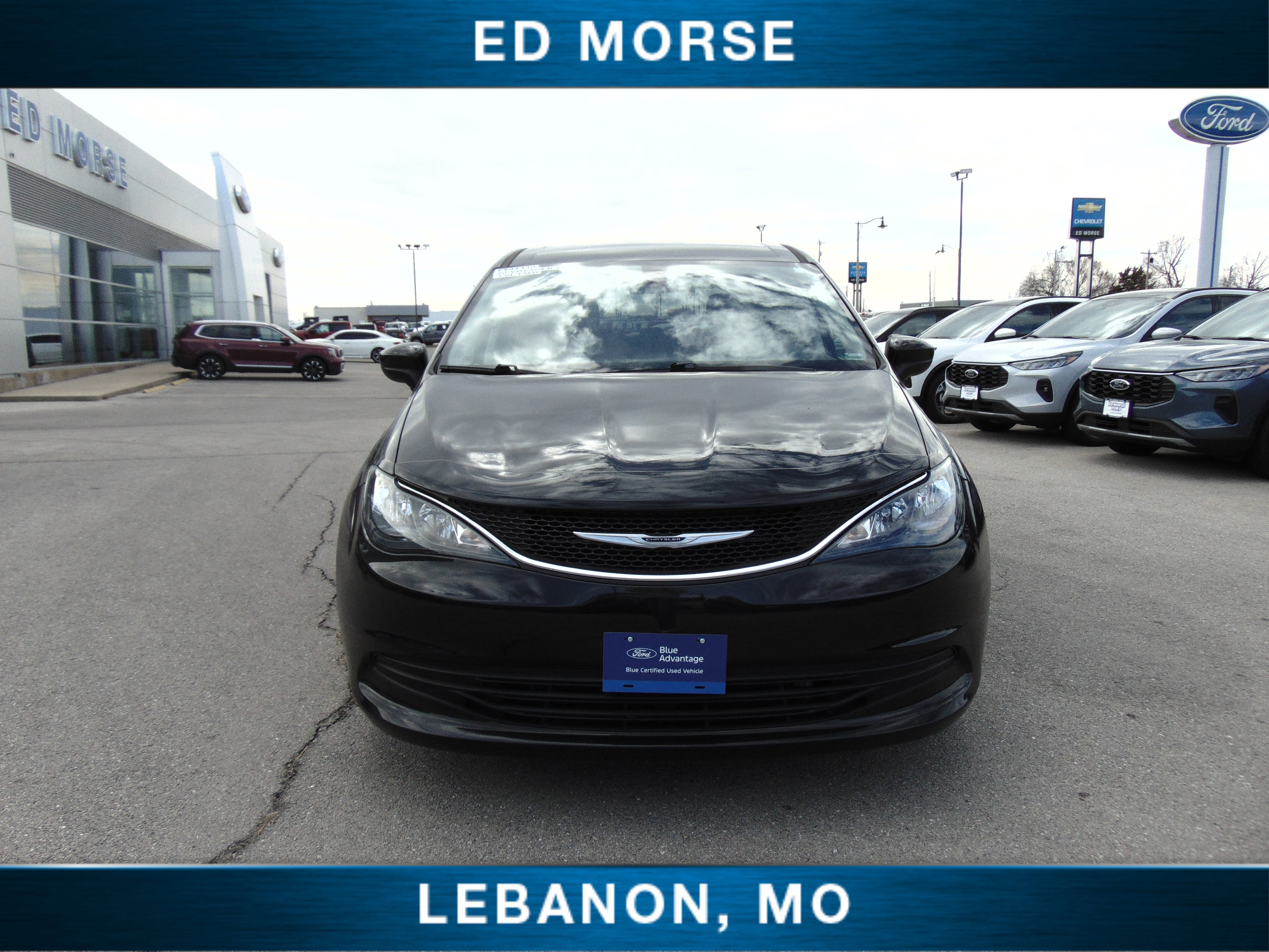 Used 2020 Chrysler Voyager LX image 8