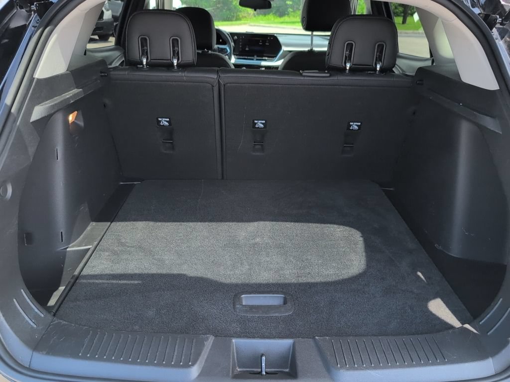 Used 2024 Chevrolet Trax LT w/ Sunroof Package FWD image 13