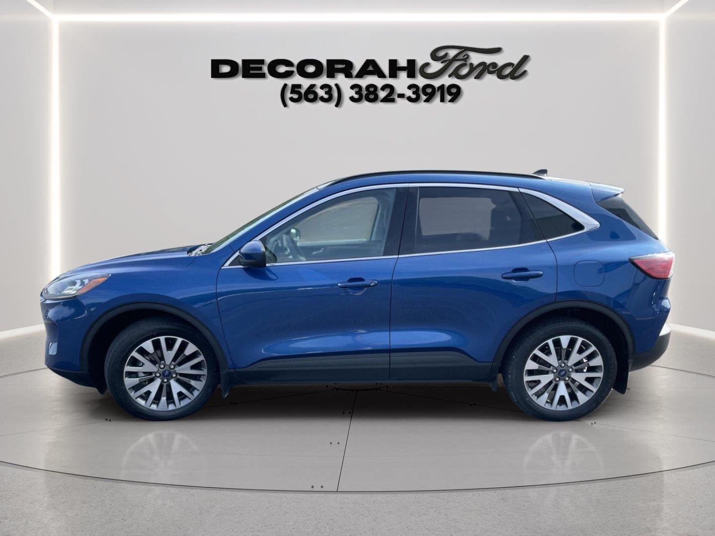 Certified 2022 Ford Escape Titanium w/ Class II Trailer Tow Package AWD/4WD image 4