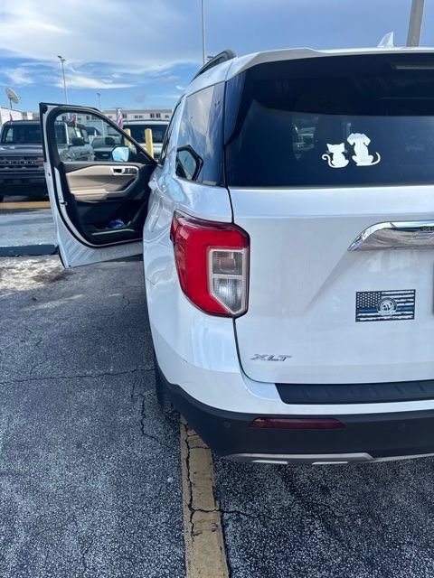 Certified 2024 Ford Explorer XLT w/ Equipment Group 202A RWD image 6