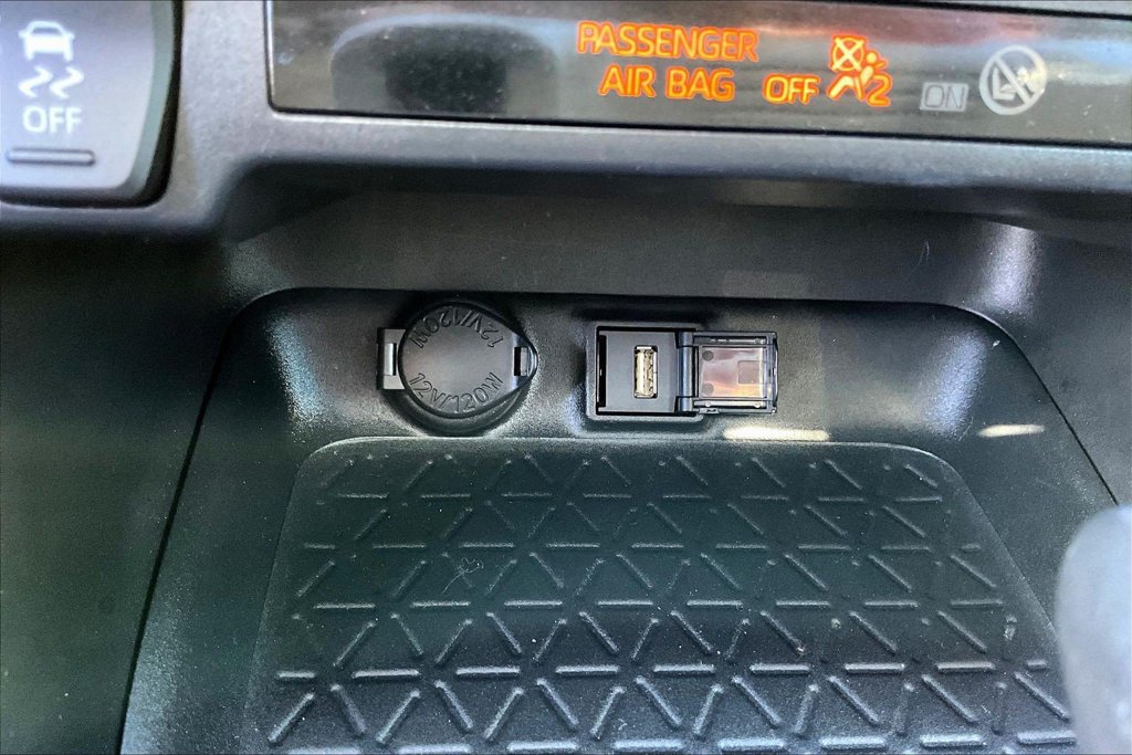 Used 2022 Toyota RAV4 XLE Premium FWD image 18