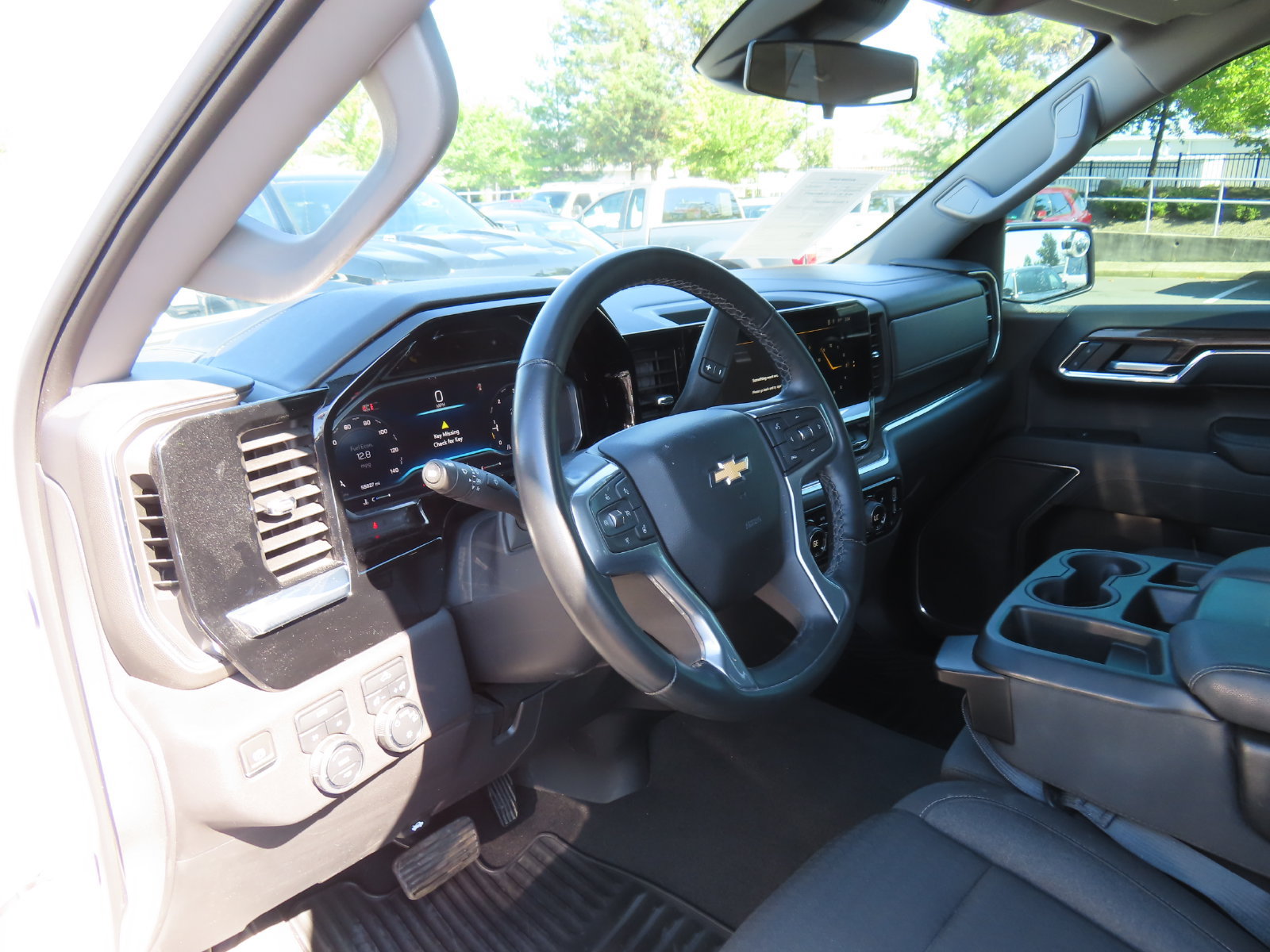 Used 2024 Chevrolet Silverado 1500 LT AWD/4WD image 15