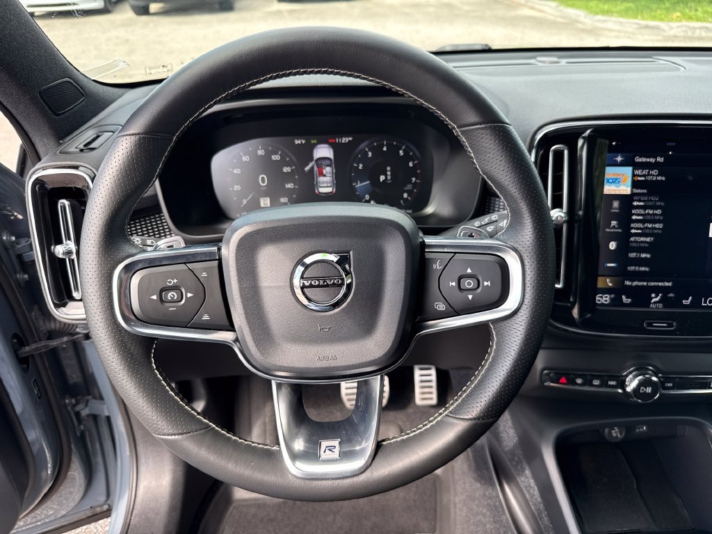 Used 2020 Volvo XC40 T4 R-Design FWD image 14