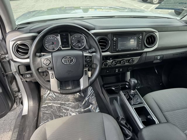 Used 2018 Toyota Tacoma SR5 w/ Four Season Floor Mat Package AWD/4WD image 19