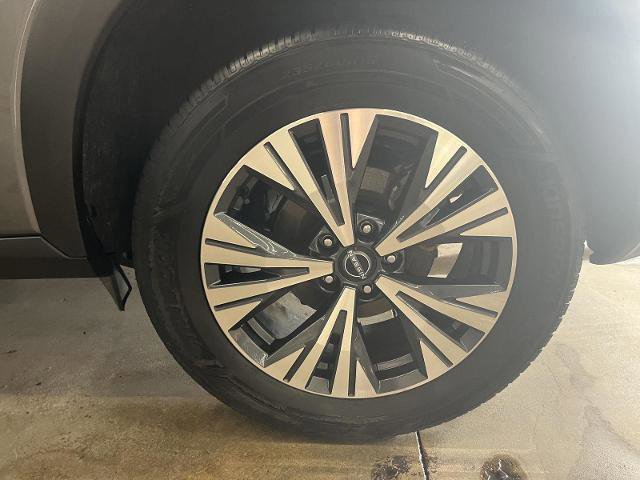 Used 2023 Nissan Rogue SV image 10