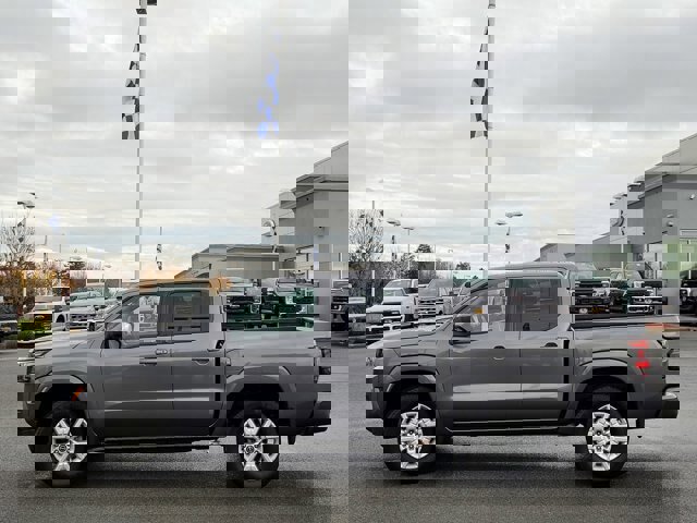Used 2023 Nissan Frontier SV w/ Tow Package image 2