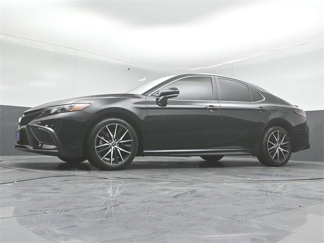 Used 2024 Toyota Camry SE image 40