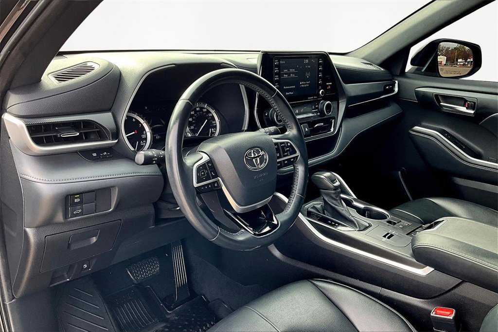 Used 2022 Toyota Highlander XSE image 14